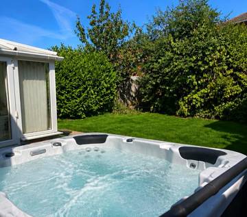 Private hot tub