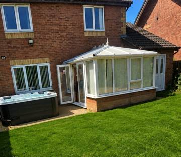 Garden with hot tub and conservatory