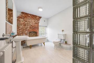 Bathroom with roll-top bath